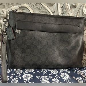 Coach Men’s Essential Pouch